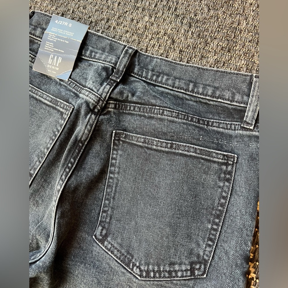 NWT GAP women’s High Rise Straight jeans in size 27/4 faded black wash - Picture 8 of 10